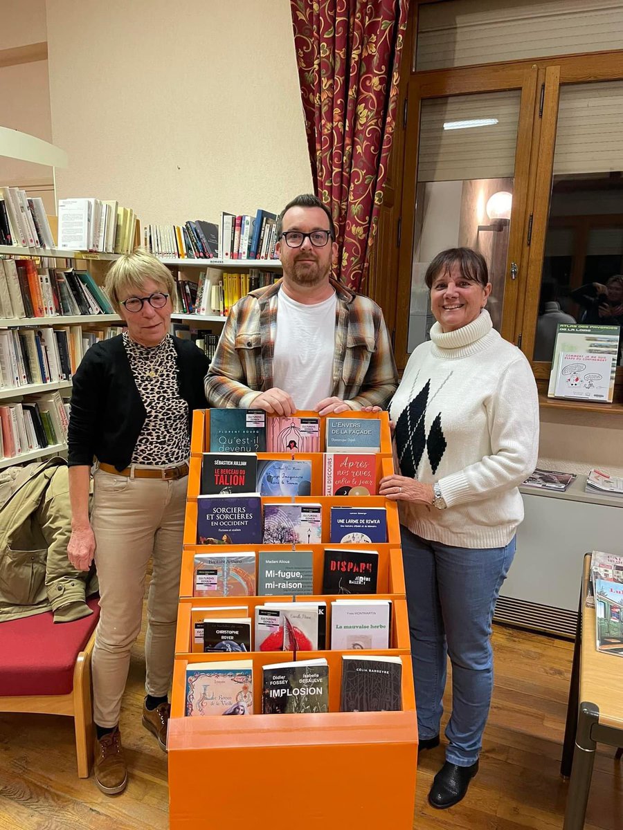 CulturonsD's tweet photo. Comme chaque année, tous les livres qui ont candidaté au prix Culturons Demain ont été offerts à la bibliothèque de Saint léger sur Roanne par l’association, représentée par son Président Rémy Rondelet et en présence de Madame le Maire, Marie-christine Bravo. https://t.co/hIog99LLOz