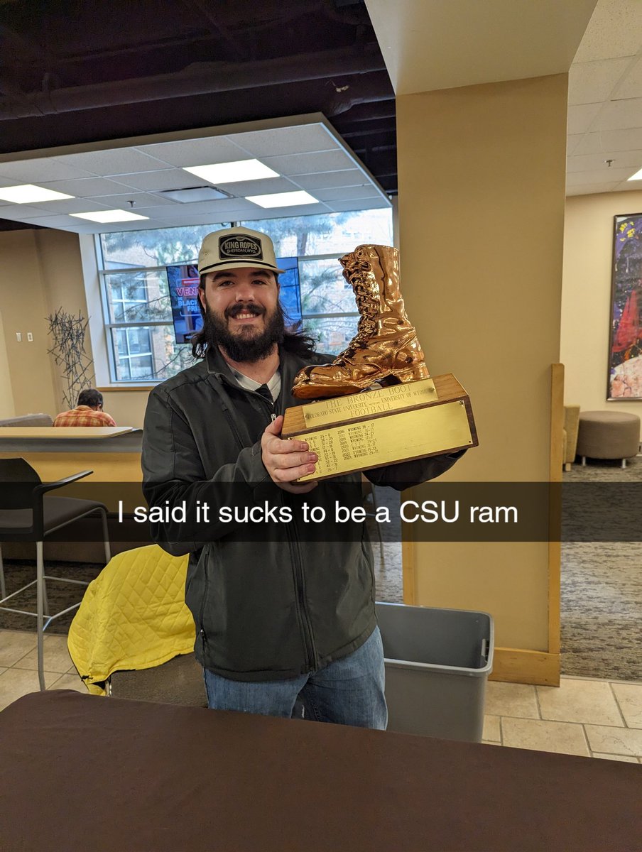 UwSignGuys's tweet photo. DAS BOOT is on campus y'all. #Pokes #Bronzeboot #Suckstobe #Rideforthebrand https://t.co/UVhx7gAvm2