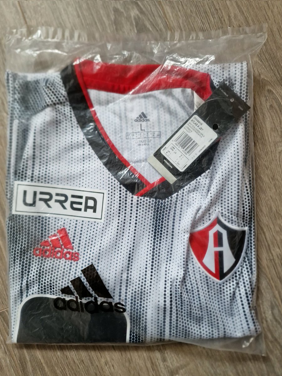 LuccaRossi2's tweet photo. @shirt_x Sao Paolo 99 Home Large - £45
Olympiakos 1992 XL - £70
NYRB 2014 Large - £25
Atlas FC BNIB 2019 Large - £25

Please add £3 for delivery to UK https://t.co/rUVMfnqZ1h