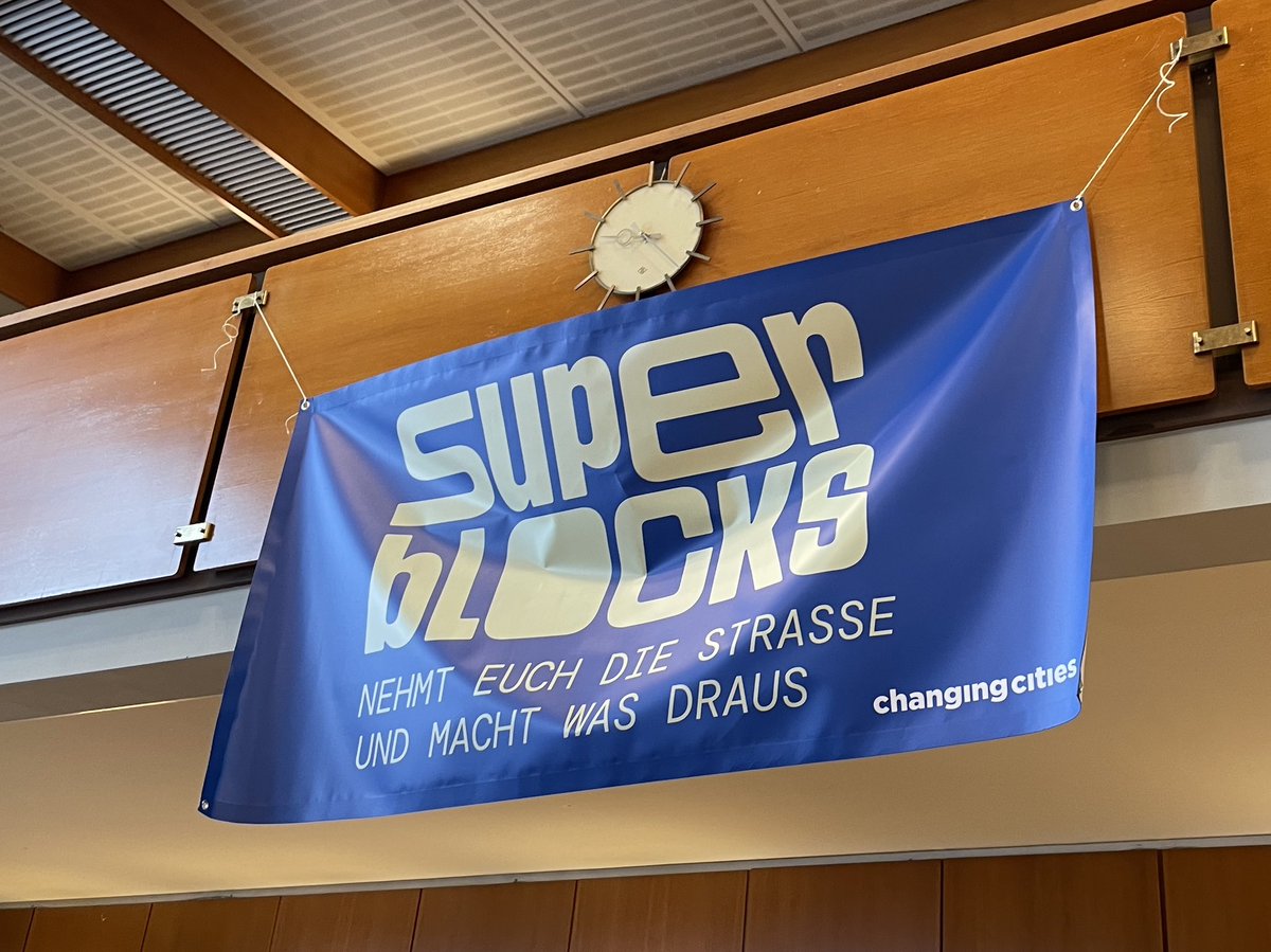 f3rnsicht's tweet photo. Kiezblocks, Superbüttel, Superblock! 🏢🌳
Ganz viel Input und Austausch auf der 1. Superblocks-Konferenz in Darmstadt, bis zum nächsten Mal! Danke an die Orga 🙏🏼 #superblocks @CCitiesOrg https://t.co/uykSXGjHro