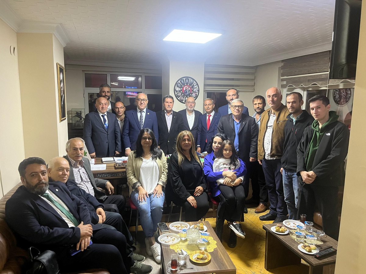 bulentt066's tweet photo. Toplantımızı sayın milletvekilimiz dogan demir esliğinde yaptık hayırlara vesile olsun https://t.co/0cL6hmcdWo