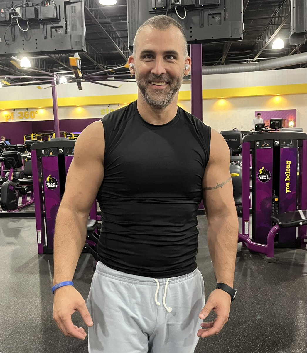 People would like to know if I fell off maybe..  Will I be back maybe… anyone wondering about what I’ve been doing.  I’ve been bettering my health.  I was doing content for 3 years straight 6 or 7 days a week but I’m getting myself back stronger by hitting the gym daily..💪💪