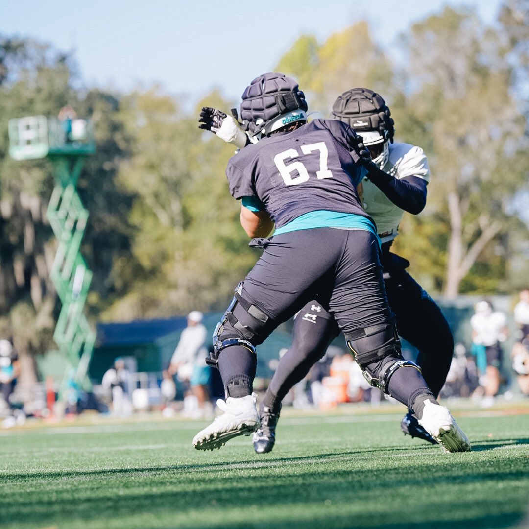 CoastalFootball's tweet photo. Got a job to do 👌

#BALLATTHEBEACH | #FAM1LY | #TEALNATION https://t.co/6H8uLzRh1P