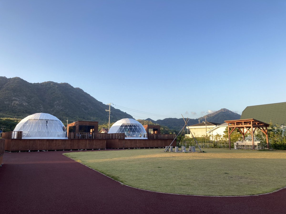 WOODHOMEALta's tweet photo. おはようございます！
今朝も福山市は快晴ですね♪
しまなみ街道の生口島のグランピング施設に少し寄り道。
目の前が海で、夜は星空を見上げるひととき。素晴らしいね！
#グランピング　#しまなみ街道　#瀬戸内　#尾道市　#広���県 https://t.co/f3tr9hbA3T