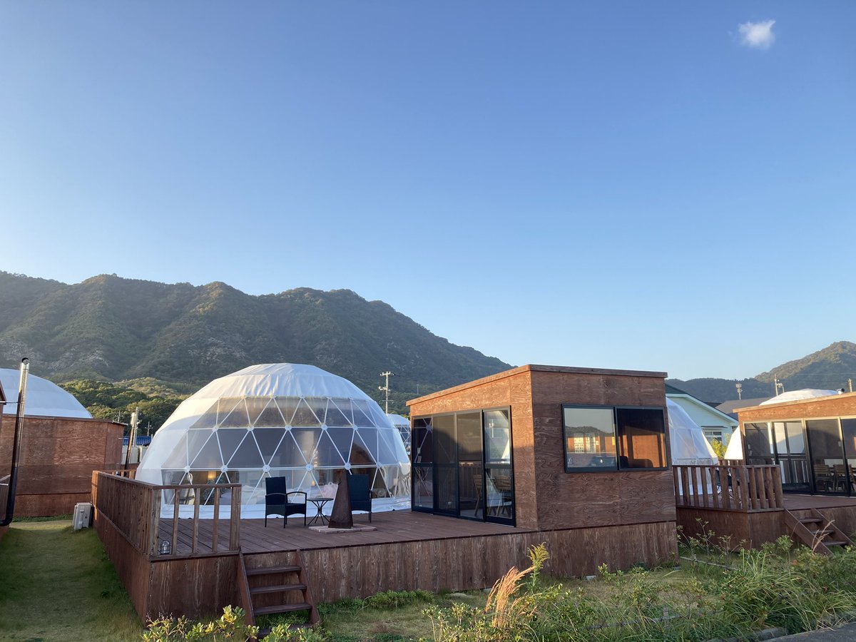WOODHOMEALta's tweet photo. おはようございます！
今朝も福山市は快晴ですね♪
しまなみ街道の生口島のグランピング施設に少し寄り道。
目の前が海で、夜は星空を見上げるひととき。素晴らしいね！
#グランピング　#しまなみ街道　#瀬戸内　#尾道市　#広���県 https://t.co/f3tr9hbA3T