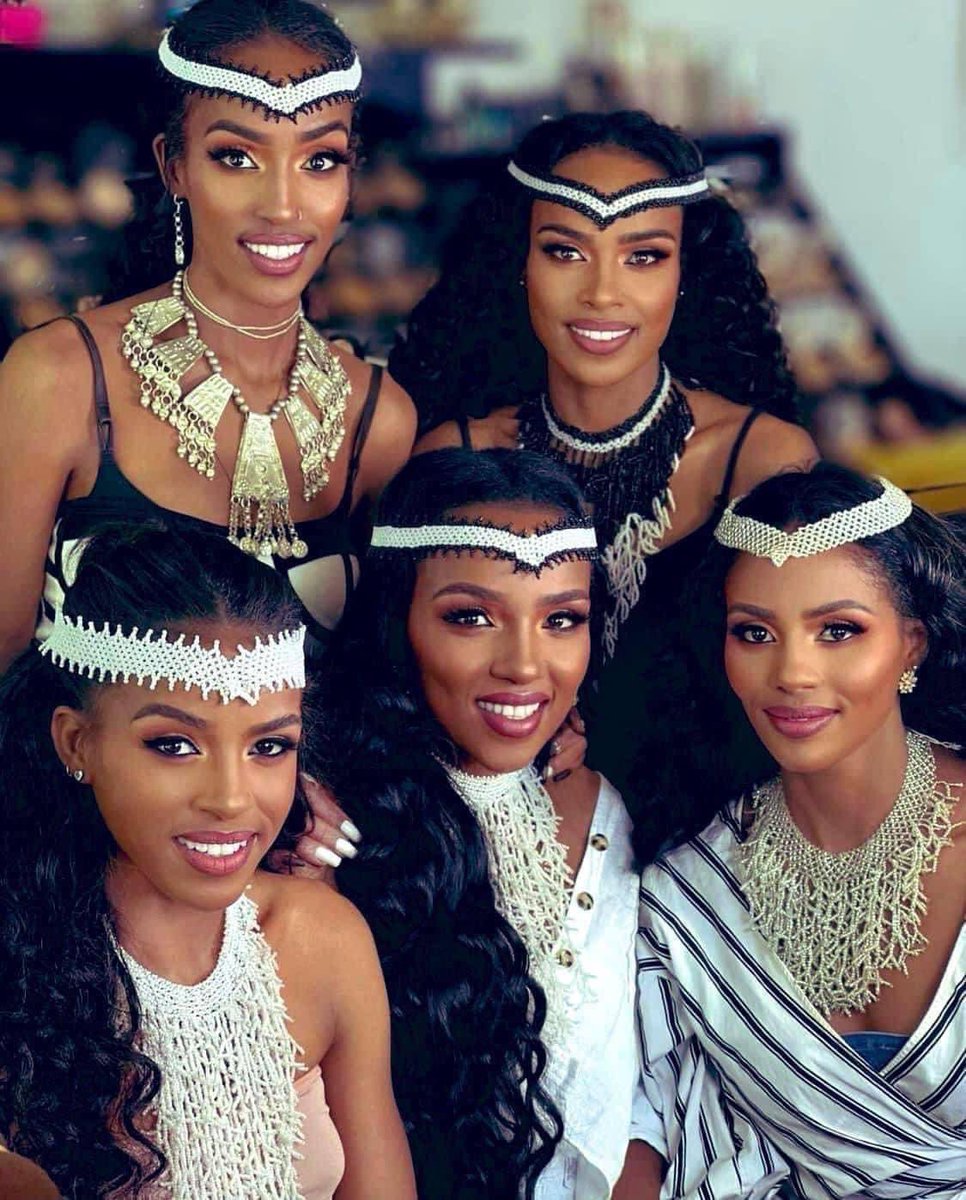 AfricanHub_'s tweet photo. African Sisters

From which African country are they from https://t.co/Rqg6aVadb8