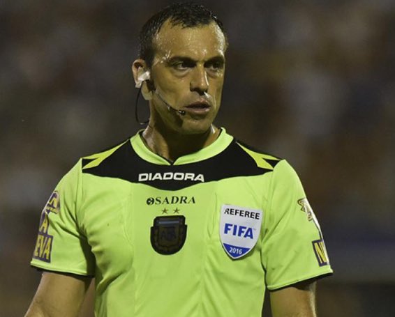 NachodeFerro's tweet image. Jorge Baliño será el árbitro designado para jugar en Casanova. 

Es para preocuparse mucho o demasiado ? 

Le habrán informado que a Tapia le pidieron un equipo de zona oeste en Primera ?