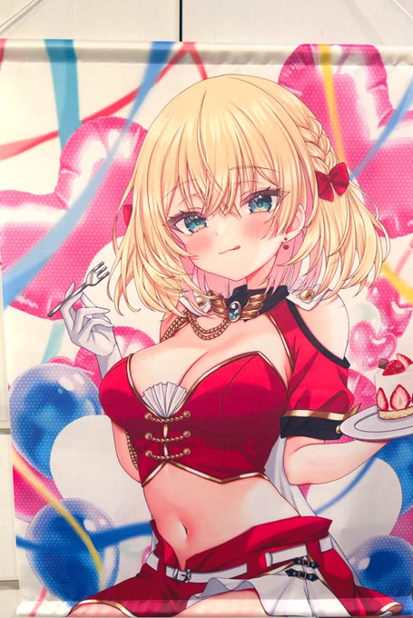 タペストリーでっっっか!すっっっご!!自分のイラストがこんなにBIGなグッズになるなんて感激…!ヽ(;▽;)ノ大佐ありがとう…!!!! 