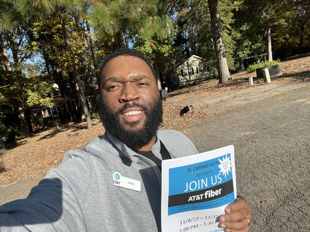JDover919's tweet photo. Happy Tuesday everyone ! Outside today event prepping letting the good city of knightdale know they have AT&amp;T fiber available !  @DenzelC01 @Egreene757 @VinceLeaks #CaryOnTop
 #fiber #FiberMaster #CTC https://t.co/Ii6zYTHaOY