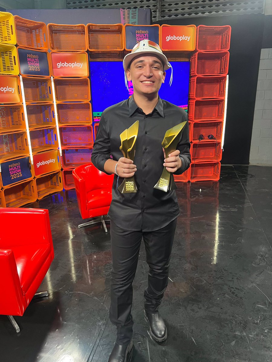 joaogoals's tweet photo. ele saiu disso/ pra isso

JG NO PREMIO MULTISHOW https://t.co/3aTmPsh5BG