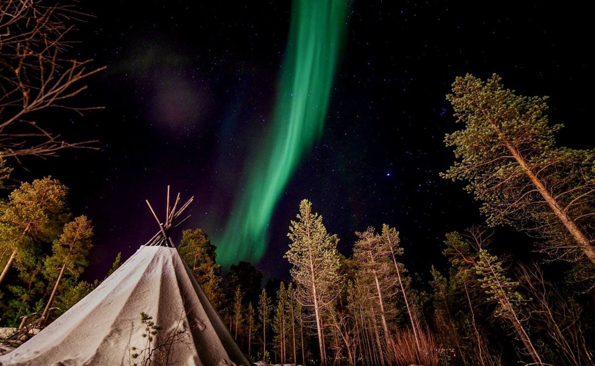 Native3rd's tweet photo. “Perhaps they are not stars in the sky, but rather openings where our loved ones shine down to let us know they are happy.”
~ Inuit https://t.co/wrIDkwC1CD