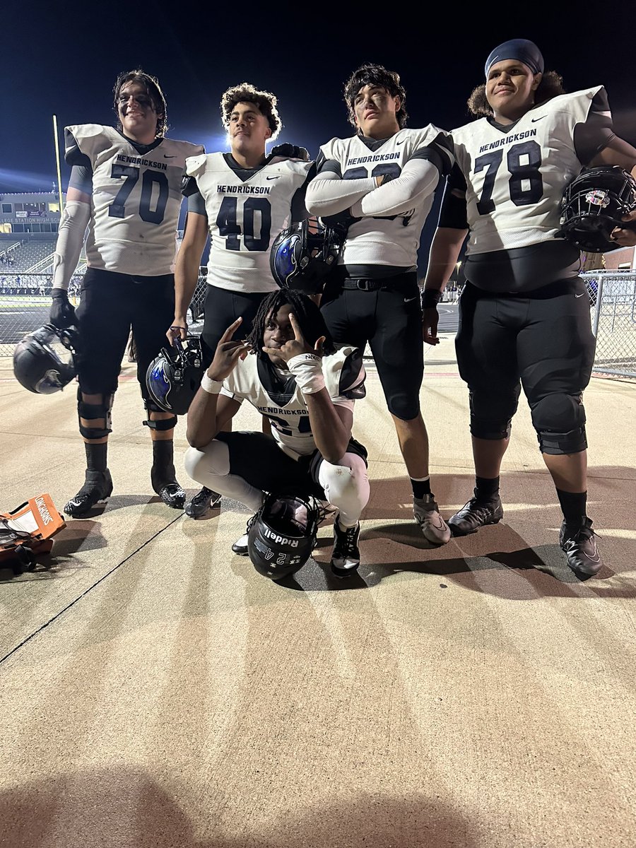 I will never forget the memories and lessons being a Hawk has taught me. Thanks to all my coaches who have guided, and shaped me into the man that I am today and will be as I transition into wherever life takes me next
#GOHAWKS
<a href="/CoachCastillo77/">Jaymes Castillo</a> 
<a href="/HendricksonFB/">Hawk Football</a> 
<a href="/CoachTorres60/">Favian Torres</a>