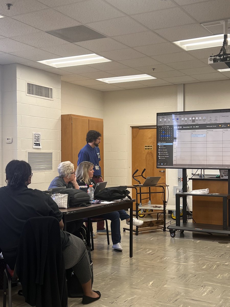 Fruit4Thoughts's tweet photo. I could not have done it without a great amazing team ! We are focus! The knowledge is fantastic. #NASPAW2023 @HCSSchoolPsych @LearnInHenry @SchoolPsychMP @carolsmith_1125 https://t.co/VvYUxG6IqE