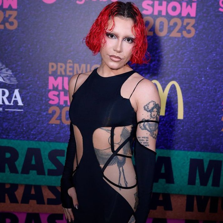 poptime's tweet photo. A Tati Zaqui virando crente e a Priscilla Alcântara lançando música funk, passando mal com as voltas que o mundo dá 🗣️ https://t.co/NjLW8koKKo