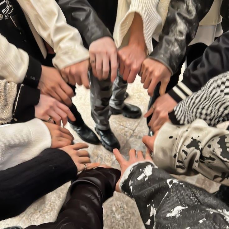 sulkycoups8_8's tweet photo. Universe, pls let me see these 13 boys.

                     🕯     🕯
        🕯                                🕯
             boo seungkwan
   🕯     boo seungkwan      🕯
             boo seungkwan 
        🕯                                🕯
                     🕯️     🕯 https://t.co/he0YbRh1Cl
