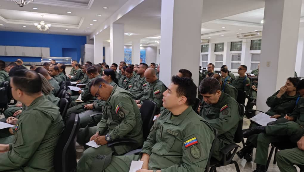 #7Nov || Con alto espíritu patriótico la tripulación de la <a href="/ArmadaFANBVzla/">Armada_ve</a> se encuentra de manera activa escuchando las instrucciones de nuestro CJ de la #FANB <a href="/NicolasMaduro/">Nicolás Maduro</a>, durante el acto de Unión Nacional en defensa de la Guayana Esequiba. 

#VenezuelaTodaPorElEsequibo