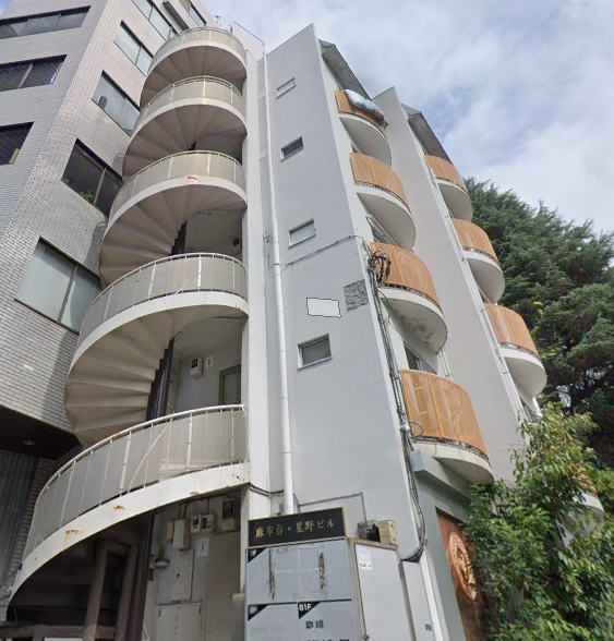 This building in Azabudai was constructed according to the old seismic standards.
麻布台にあるこの建物は旧耐震です。
#japanrealestate #japanproperty #japaninvestment #tokyoproperty #tokyorealestate #不動産投資 #不動産登記 #房地产投资 #唔動產投資 #RealEstateChecker #旧耐震
#麻布台