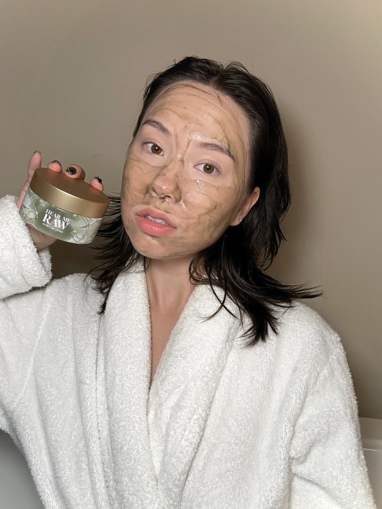 QuarterJade's tweet image. AHHH i am so so excited to officially announce my collaboration with Hear Me Raw!

as a #partner, i got to design my very own product jar for their brightener!! ☺️

check it out here: hearmeraw.com