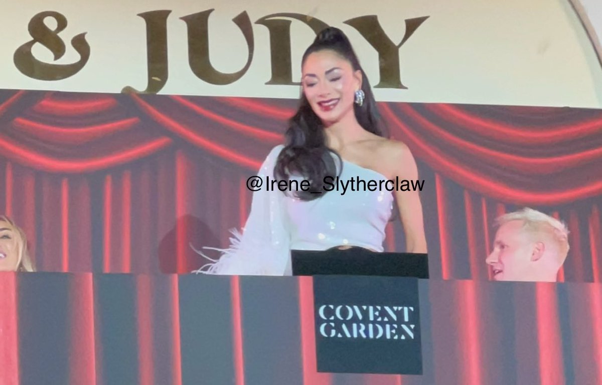 IreSlytherclaw's tweet image. Nicole Scherzinger at the Covent Garden Christmas lights switch on event! 🎄
#pussycatdolls

You can find more pictures on my Facebook and Instagram, the links are in my bio 😁