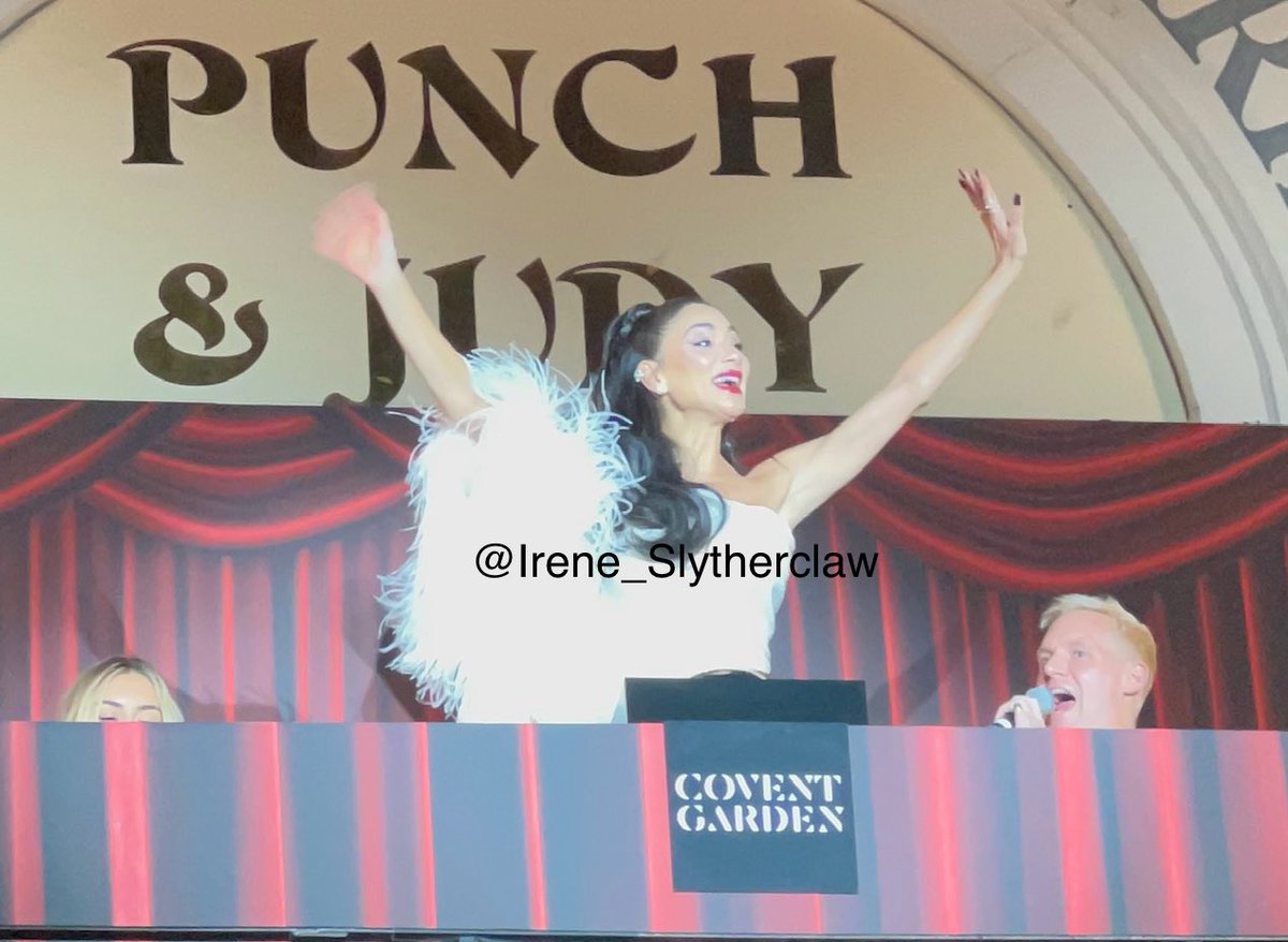 IreSlytherclaw's tweet image. Nicole Scherzinger at the Covent Garden Christmas lights switch on event! 🎄
#pussycatdolls

You can find more pictures on my Facebook and Instagram, the links are in my bio 😁