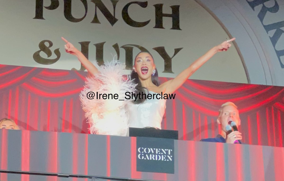 IreSlytherclaw's tweet image. Nicole Scherzinger at the Covent Garden Christmas lights switch on event! 🎄
#pussycatdolls

You can find more pictures on my Facebook and Instagram, the links are in my bio 😁