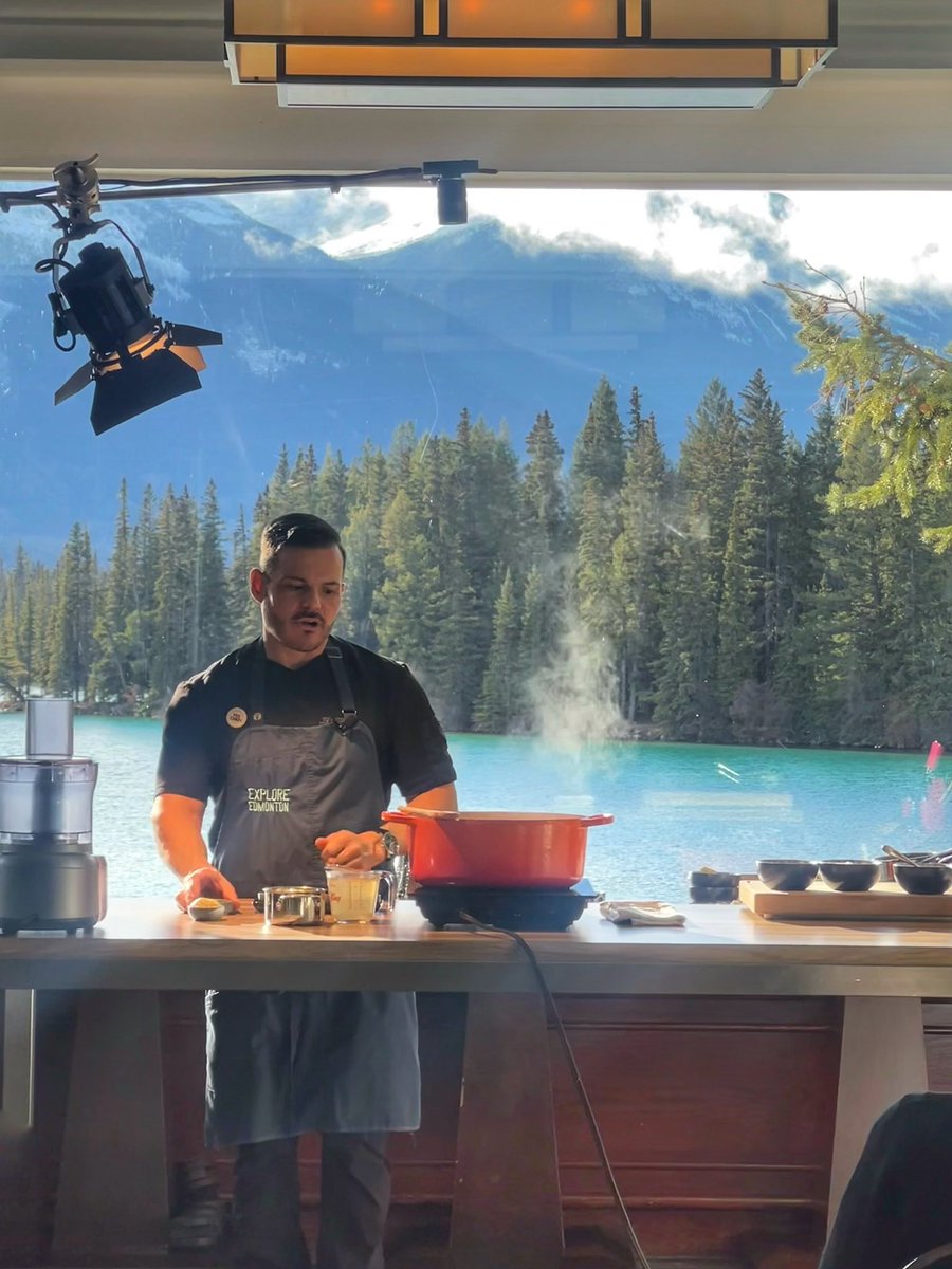 Stizzef's tweet image. The view in Serge Belair’s class is 👌 #jaspercin #jasperparklodge