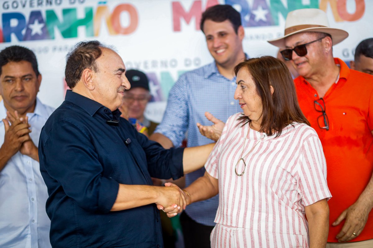 carlosbrandaoma's tweet photo. Em Colinas, minha terra natal, nosso @governoma entregou importantes obras para a população. Inauguramos Areninha no povoado de Centro da Floresta, a escola Casemiro da Conceição no povoado Macambiral, reformamos e ampliamos a escola Haydê Chaves. https://t.co/1vGo29T7eD