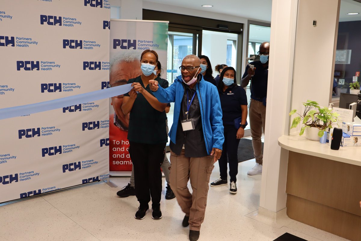 Partners_CH's tweet photo. A warm #WelcomeHome to Yolanda, Wellbrook Place’s first resident.

The Partners Community Health team is excited to welcome you and all the residents that will be calling Wellbrook Place home! 🏠❤️ https://t.co/2qKQXyCpQu