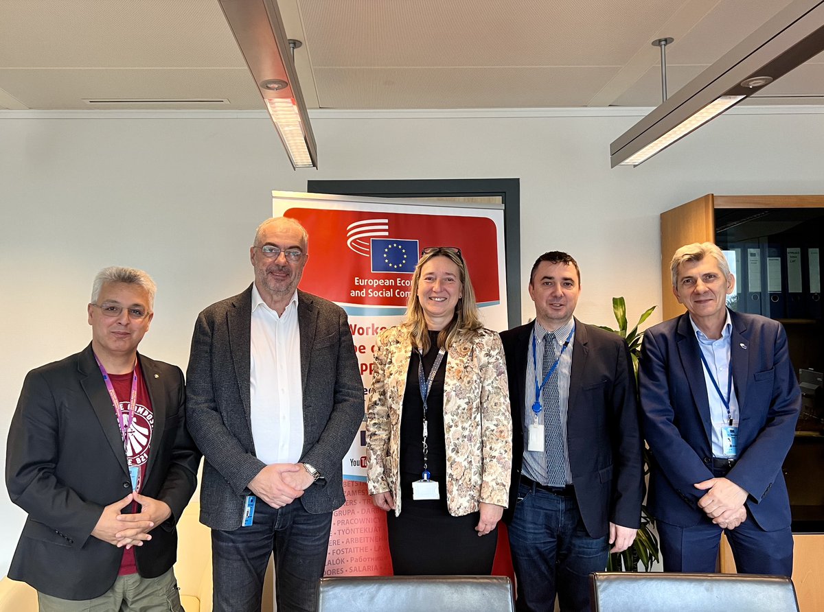 ForneaDumitru's tweet photo. The President of the @WorkersEESC,Lucie Studničná,met today with representatives of the Romanian trade union delegation within the #EESC
https://t.co/Ch8GaJlrrh
#DecentWork
#DecentWages
#SocialDialogue
#CollectiveBargainings
#SocialJustice
#SocialProgress
#SchengenNow
✊🏼🇪🇺🇷🇴✊🏼 https://t.co/3A8aESMauG