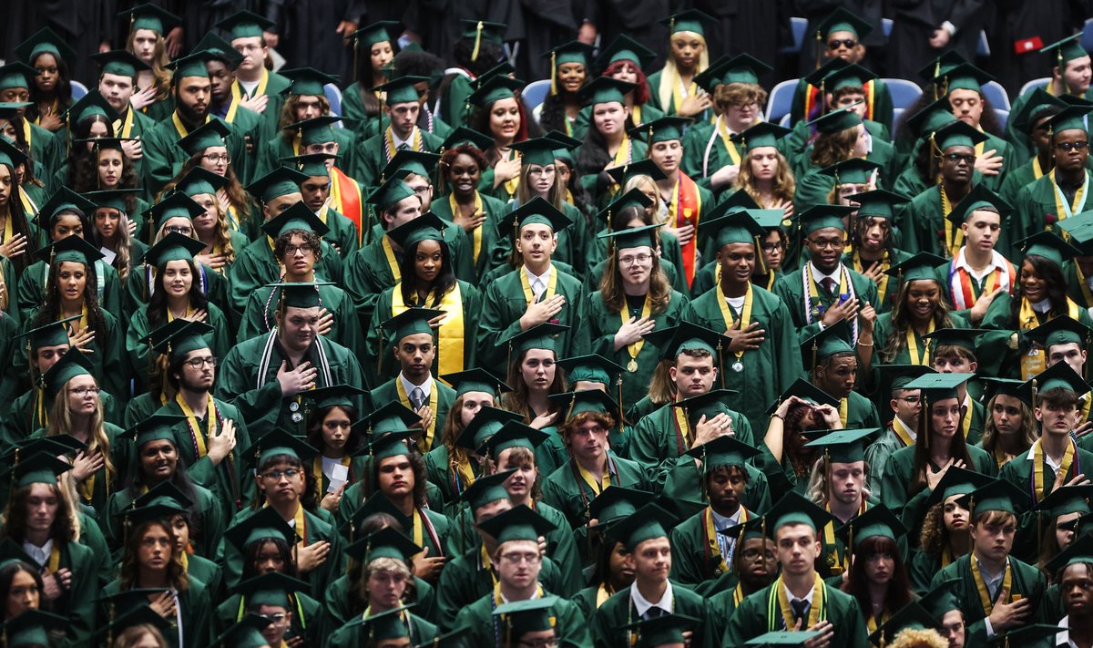 The graduation schedule is now available for the Polk County Public Schools Class of 2024. Details: polkschoolsfl.com/news/graduatio…