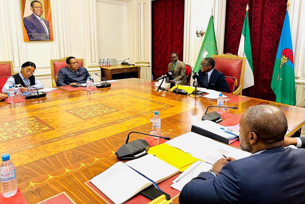 Reunión con el Vice Presidente para la puesta en marcha del aeropuerto Obiang Nguema Mbasogo de Mongomeyen 👍👏