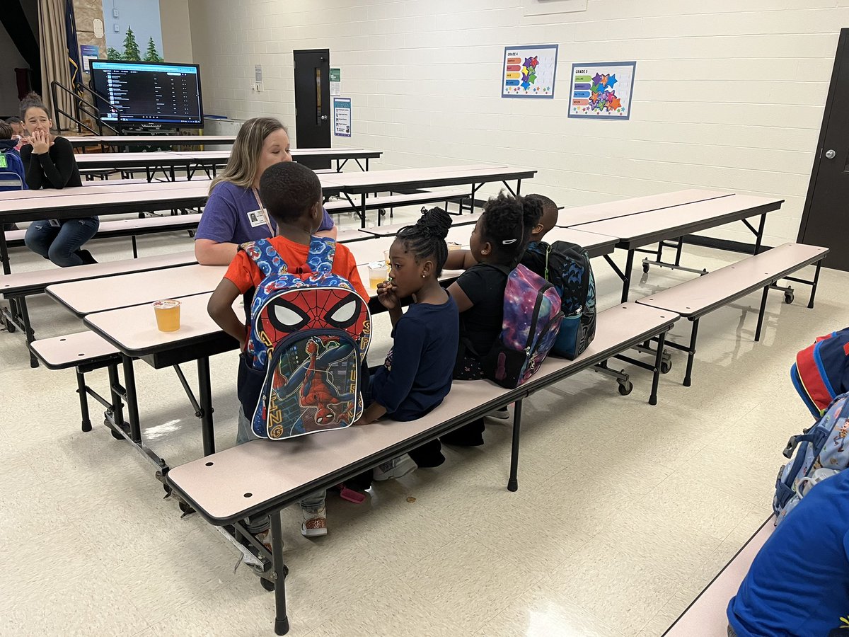 ebenezer_avenue's tweet photo. A huge thank you to our community partners- Williams and Fudge and Be Great Academy through the Boys and Girls club for sending in volunteers to ensure we were able to have a full staff meeting with all our staff! @RockHillSchools #EaglesEmerge https://t.co/2GSdBVMxrY