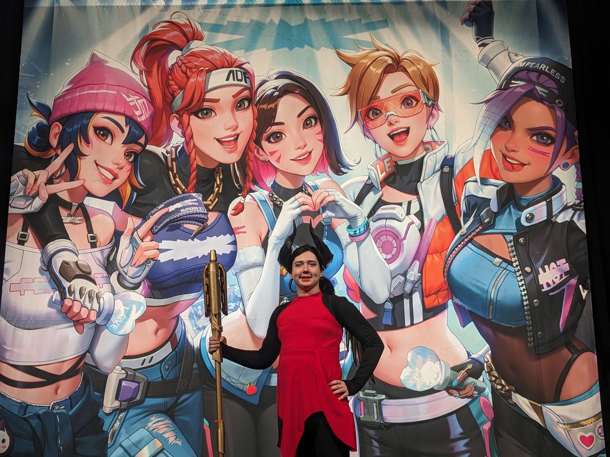 JuniperStreams's tweet photo. Had an absolute blast at Blizzcon! It was my first time going, and it was a totally unforgettable experience. A huge part of that was @skiesti_ inviting me on her stream for awhile! It absolutely made my weekend, and I didn't properly express my gratitude, thank you so, so much! https://t.co/UkUdA14K1o