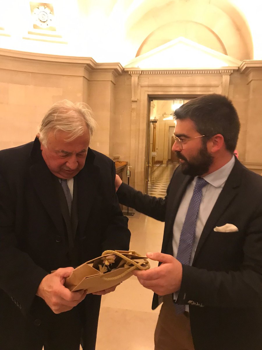 🍷 Avec <a href="/gerard_larcher/">Gérard Larcher</a>, président du <a href="/Senat/">Sénat</a> 🤝