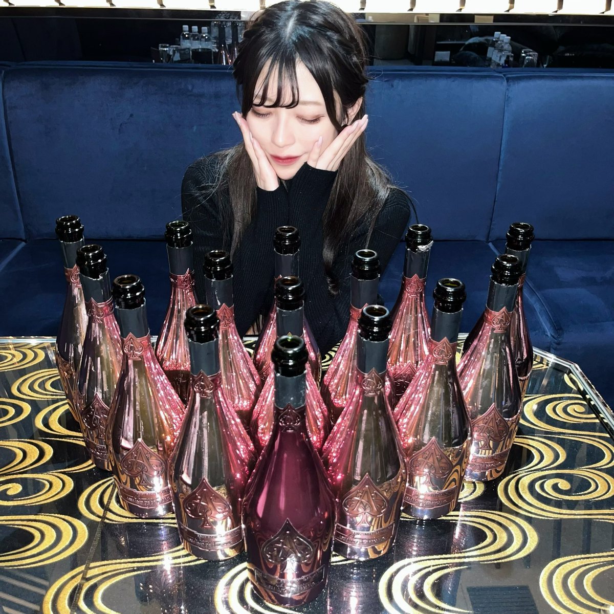 北新地にあるアルマンドロゼはさらが枯らしました💞
なんでもない日にありがとう👼🏻💞💞