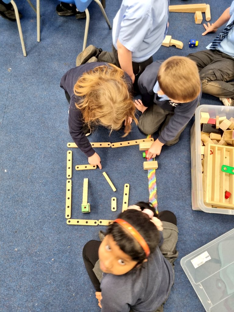 OLSMtweeters's tweet image. Dosbarth Tri joined in with Bupa Coding Day, exploring healthy lunches.
Who knew algorithms could be so fun!!!
#algorithm #coding #BupaCodingDay #EAS_Digital