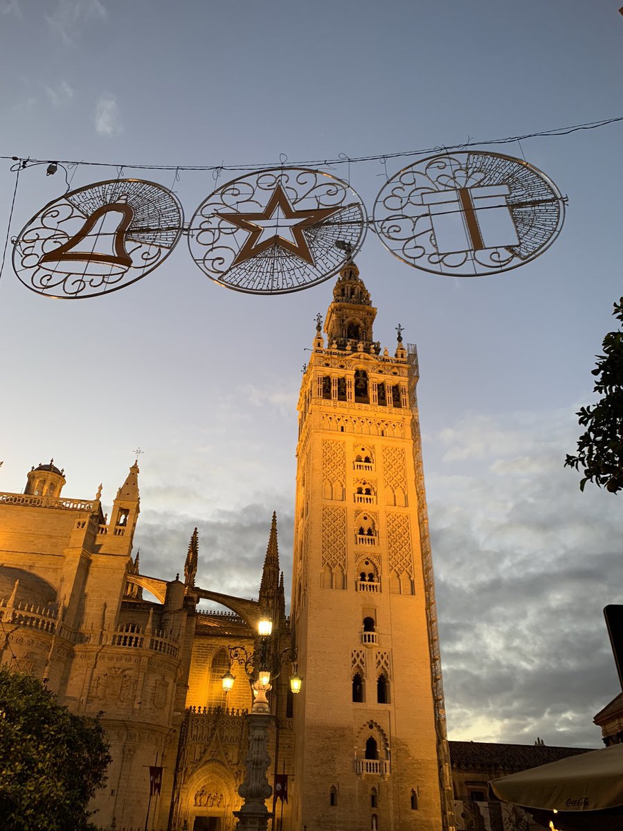 ArcoDelPostigo's tweet photo. Sevilla se empieza a preparar para la Navidad, ¡Cuánta belleza!
📷 @reyesgav2 https://t.co/9JLSJKiMfy