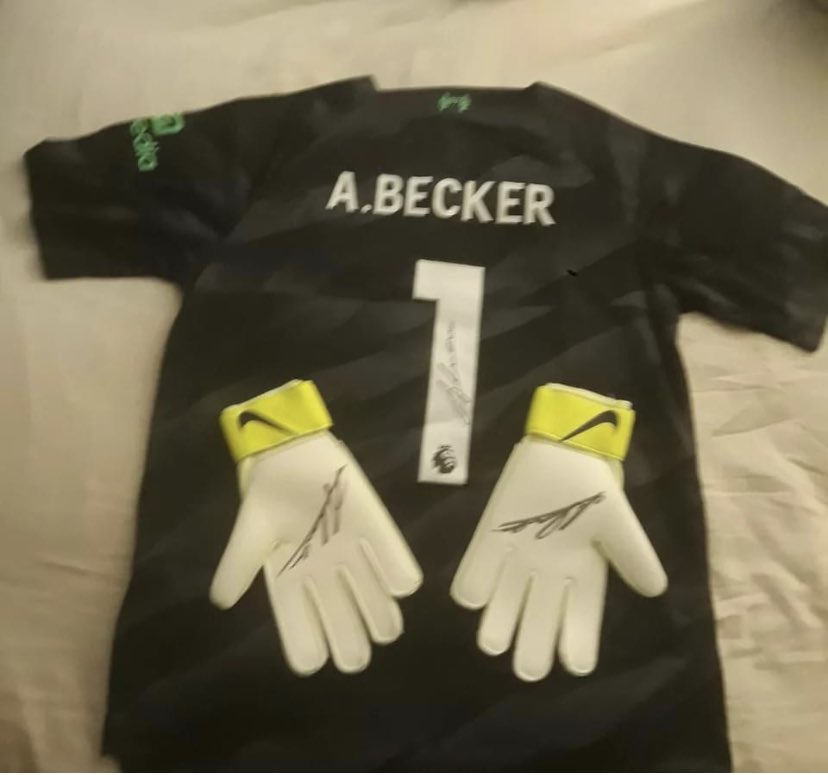 anhourforothers's tweet photo. we are raffling both for £15 per football team. One of the best liverpool goalies, signed gloves and shirt. They will be framed for the winner ♥️ a brilliant christmas present or memrobillia to keep forever X

Thank you Rob, if you would like a team, please get in touch. https://t.co/AwvnNS6TQI