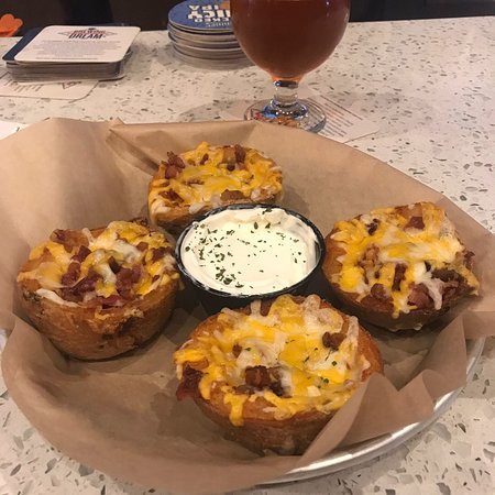 localBuddygo's tweet image. 🤣 "Portsmouth Pub Prowl" in Portsmouth, New Hampshire at "Thirsty Moose Taphouse"! 🍻🍔 Embark on a hilarious hop through local pubs with Local Buddy as your designated laugh-tender! 🗺️ #PubCrawlLaughs #PortsmouthPints #LocalBuddyApp 🤣🍻😄