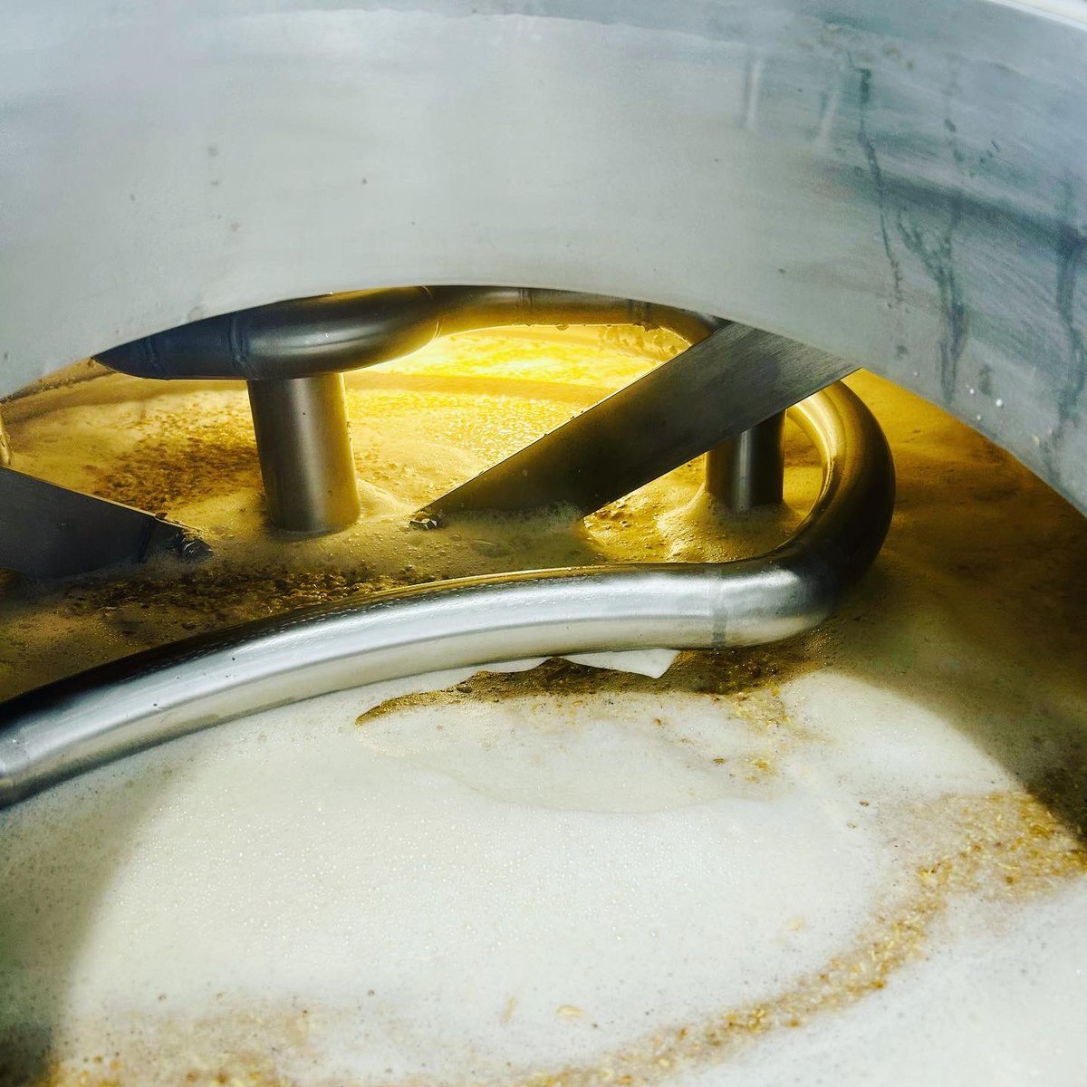 roborton41's tweet image. Awesome to brew this today &amp;amp; push the pilot kit to its limits, inspired from my 1st trip to the states to select hops over 10 years ago! #DDH 

Looking forward to giving it a sneak preview at the Celtic Beer Festival in a couple of weeks on the @HarbourBrewing bar!