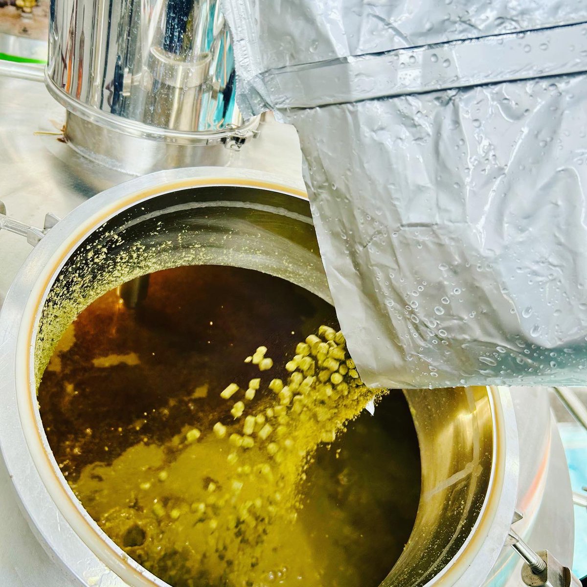 roborton41's tweet image. Awesome to brew this today &amp;amp; push the pilot kit to its limits, inspired from my 1st trip to the states to select hops over 10 years ago! #DDH 

Looking forward to giving it a sneak preview at the Celtic Beer Festival in a couple of weeks on the @HarbourBrewing bar!