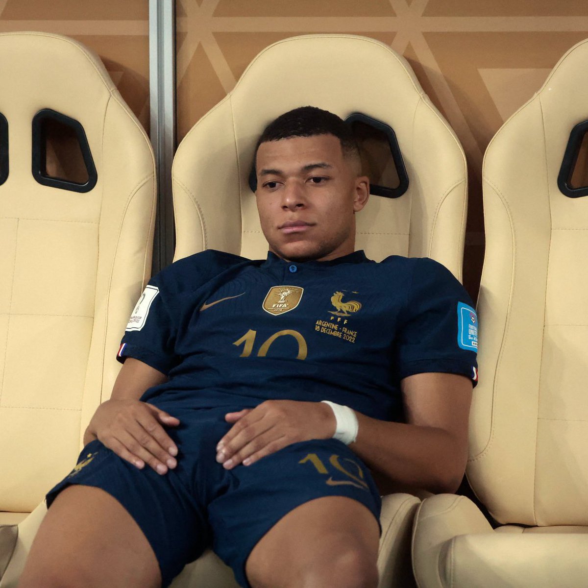 efokwadzoalorde's tweet image. Mbappe right now 😂
#UCLLIVE