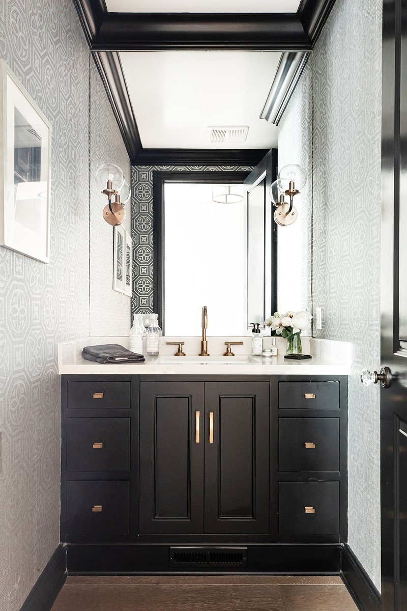 TheNimbleNest's tweet photo. A T  T H E  R E A D Y / 🧽 Keep cleaning supplies close by storing them under the bathroom sink. Whether active products or backstock, a guest bathroom is a great place to use the @idlivesimply Linus Bins to corral + contain.

📸 @public311design for #thenimblenest
.
.
.
.
. 
#ba https://t.co/6lICcWrVDH