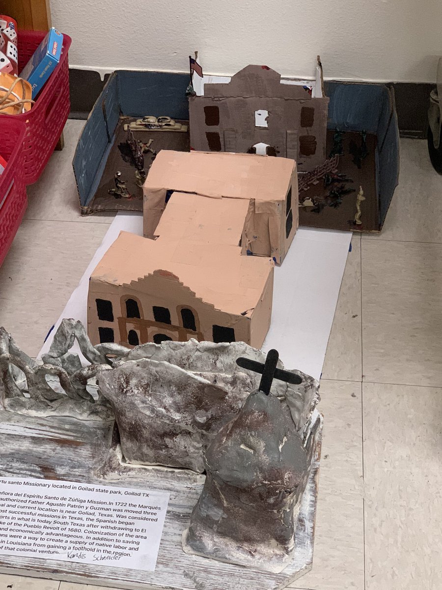 MsFloresUSHist's tweet image. 7th grade Advanced Texas History classes turned in their mission projects last week. They turned out great!