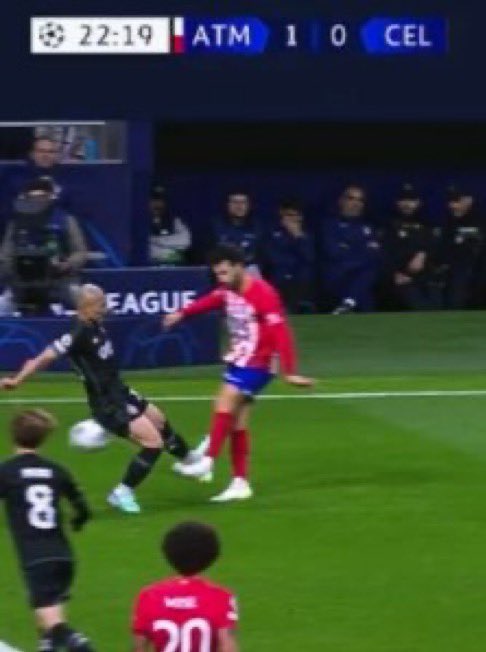 RjayCeltic's tweet photo. No booking                             Straight red card https://t.co/Q8UhYQ2WKg