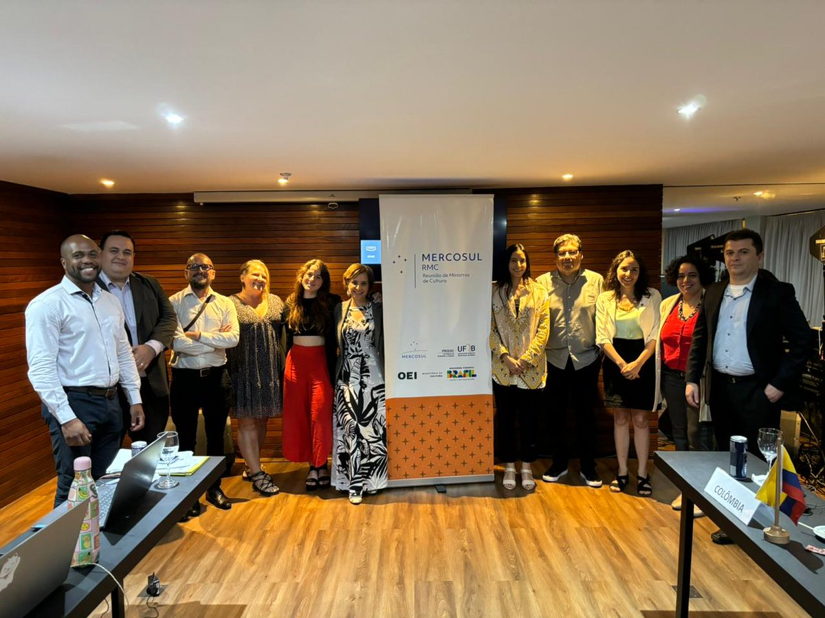 ¡Argentina es País invitado de Honor en MICBR y nuestra Comitiva Nacional ya está allá!🇦🇷✨

La Directora Nacional de Integración Federal y Cooperación Internacional, @ariperechi  nos representó en la reunión de la Comisión de Artes e Industrias Culturales del MERCOSUR Cultural🇧🇷