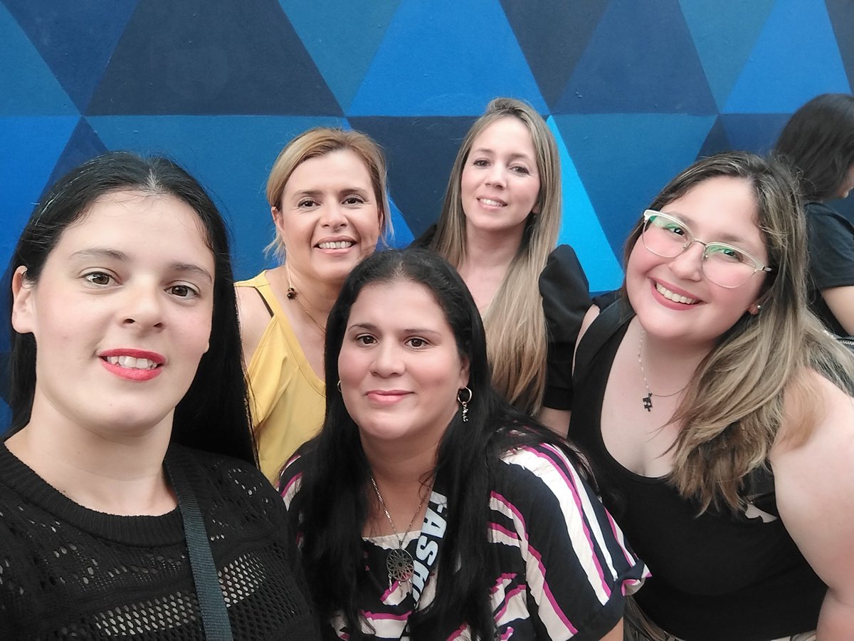 carlaromero95_'s tweet photo. ES HOY!!! 💃🏻💃🏻💃🏻🥳

Y aquí estamos haciendo la fila para ver a nuestro @pabloalboran 😍💖💕

Te amamos!!!❣️😘

@LegionBsAs @LegionMnes @Ferchuzaa https://t.co/LOgmer3FRC