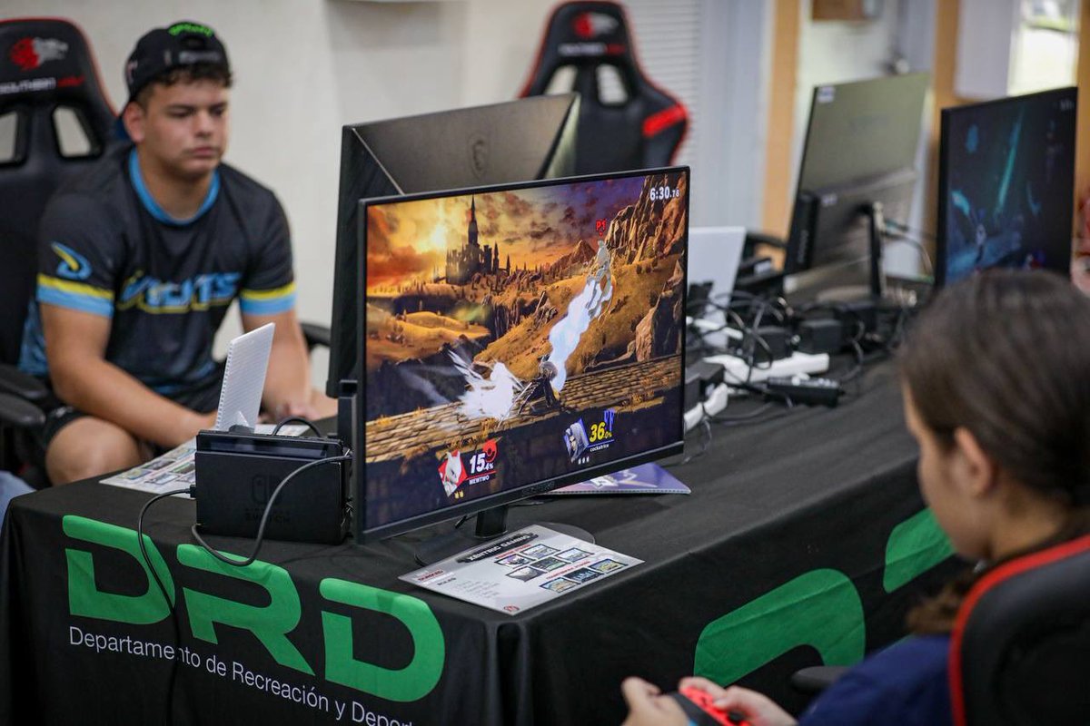 recreaydeportes's tweet photo. ¡El mundo de los eSports llega con fuerza! 🎮
Más de 60 estudiantes se unieron a la emocionante competencia virtual de eSports organizada por el #DRD. ¡Fue una participación increíble! #eSports #DRD #CompetenciaVirtual https://t.co/wdKyDYVMKw