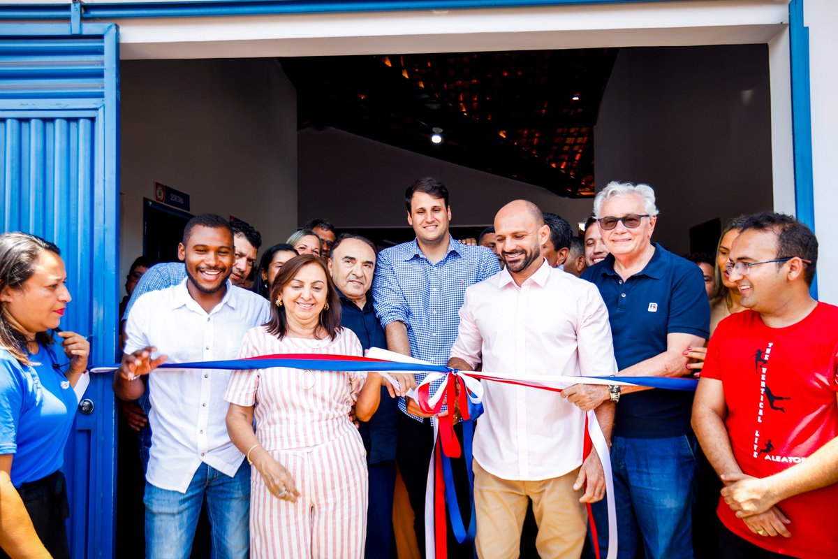 orleansbrandao_'s tweet photo. Sempre uma alegria estar em Colinas inaugurando obras. Hoje entregamos areninha no Povoado de Centro da Floresta, a escola Casemiro da Conceição no Povoado Macambiral e o Colégio Militar Haidê Chaves, além da ampliação da subestação de energia do município. https://t.co/2qtHFXzDqH
