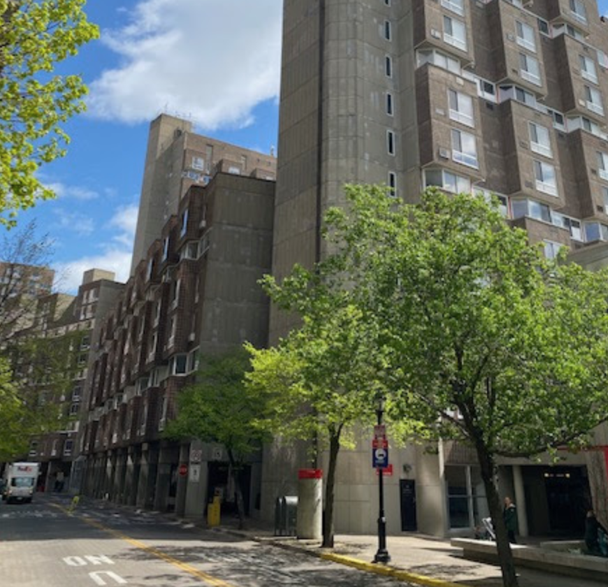 Roosevelt Island Resident Says He Was Victim Of Home Invasion Early Morning Last Sunday, NYPD Arrest 14 Year Old Suspect Charged With Robbery, Assault, Weapon Possession & More rooseveltislander.blogspot.com/2023/11/roosev…